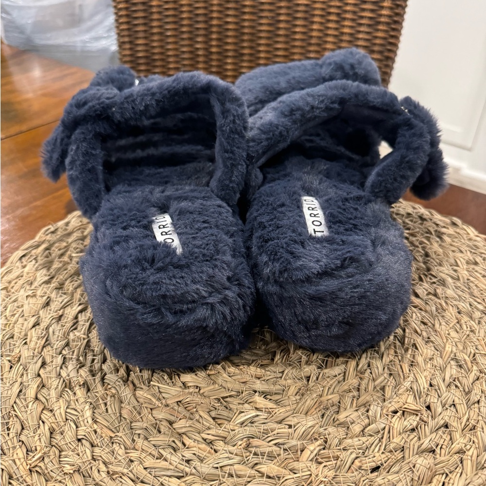 Torrid faux fur super fluffy platform slippers/ adjustable band size 13WW